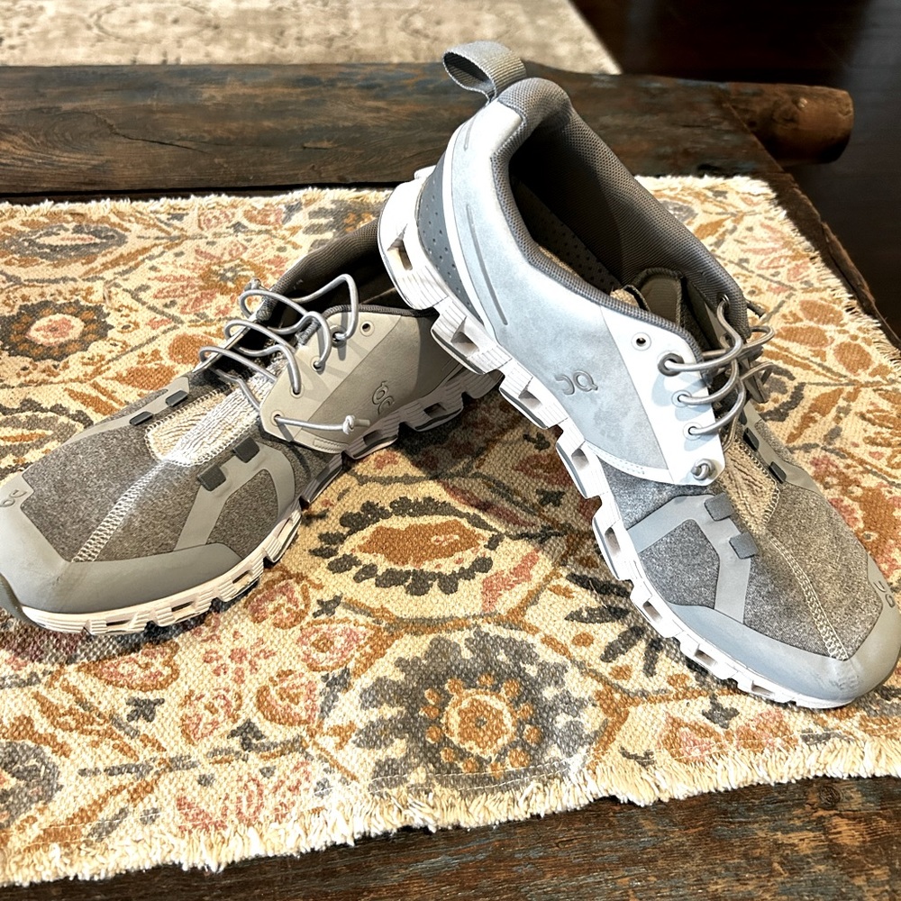 Men’s On Cloud Terry size 8.5 great condition!